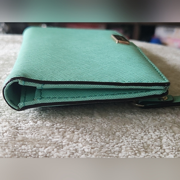 Kate Spade Laurel Way Reese Bifold Wallet Mint Green Color. *See Photos - Picture 4 of 15